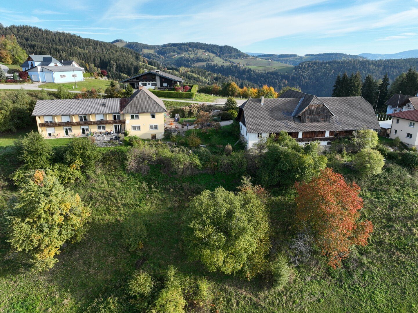 Komplett ausgestattetes Gästehaus mit 9 Zimmern, privater Wohnung, Restaurant samt moderner Gastroküche und zusätzlichem Nebengebäude!