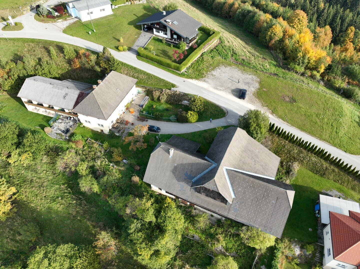 Komplett ausgestattetes Gästehaus mit 9 Zimmern, privater Wohnung, Restaurant samt moderner Gastroküche und zusätzlichem Nebengebäude!
