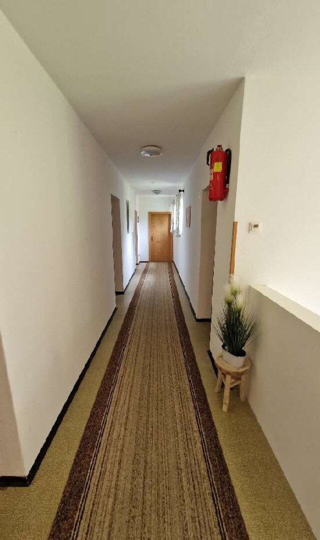 Komplett ausgestattetes Gästehaus mit 9 Zimmern, privater Wohnung, Restaurant samt moderner Gastroküche und zusätzlichem Nebengebäude!