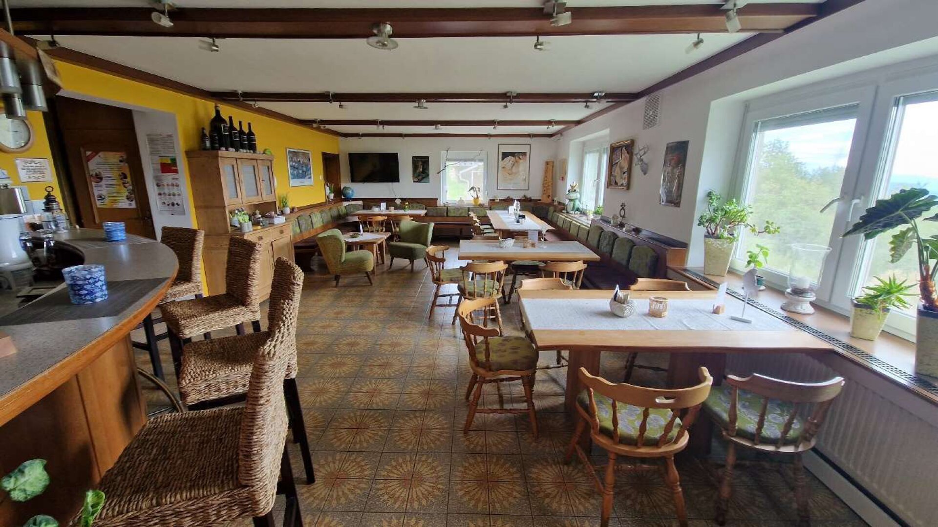 Komplett ausgestattetes Gästehaus mit 9 Zimmern, privater Wohnung, Restaurant samt moderner Gastroküche und zusätzlichem Nebengebäude!