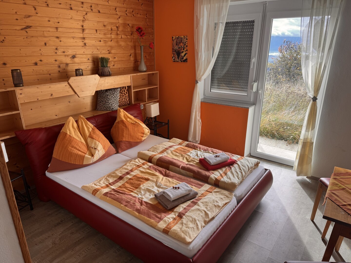 Komplett ausgestattetes Gästehaus mit 9 Zimmern, privater Wohnung, Restaurant samt moderner Gastroküche und zusätzlichem Nebengebäude!