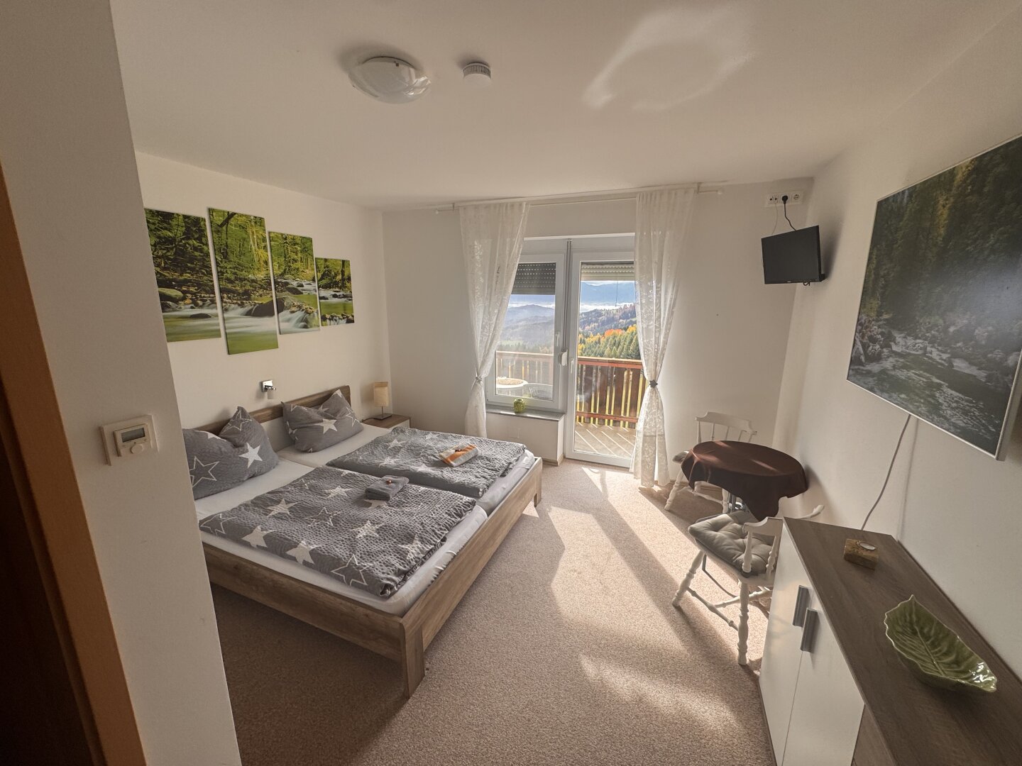 Komplett ausgestattetes Gästehaus mit 9 Zimmern, privater Wohnung, Restaurant samt moderner Gastroküche und zusätzlichem Nebengebäude!