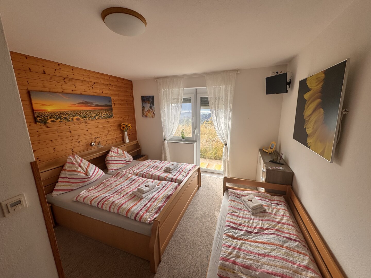 Komplett ausgestattetes Gästehaus mit 9 Zimmern, privater Wohnung, Restaurant samt moderner Gastroküche und zusätzlichem Nebengebäude!