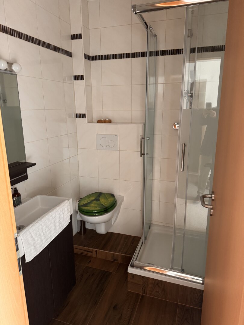 Komplett ausgestattetes Gästehaus mit 9 Zimmern, privater Wohnung, Restaurant samt moderner Gastroküche und zusätzlichem Nebengebäude!