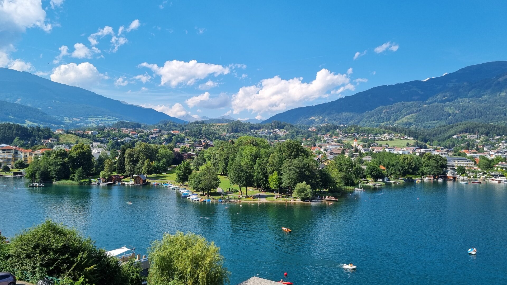 Außergewöhnliches Baugrundstück in Seeboden – unverbaubarer Seeblick, nur ca. 50 m zum Millstätter See