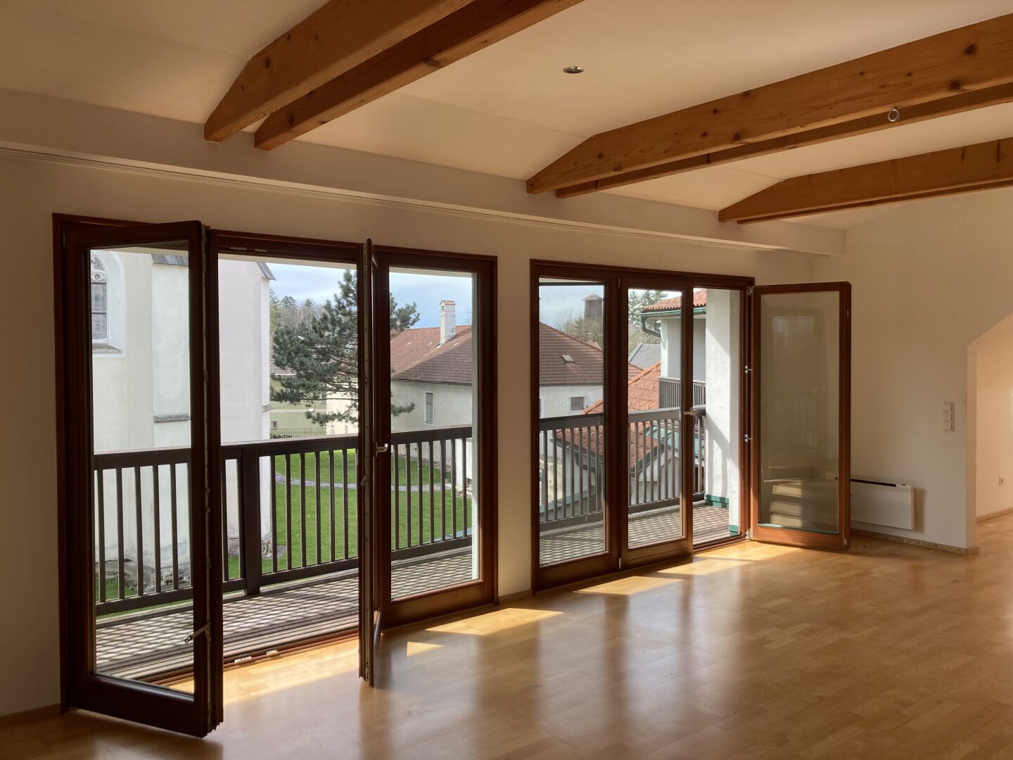 Einzigartiges Anwesen mit 1390 m2 Wohn- und Geschäftsfläche für Ihre individuellen Lebensträume mit Ausbaupotential