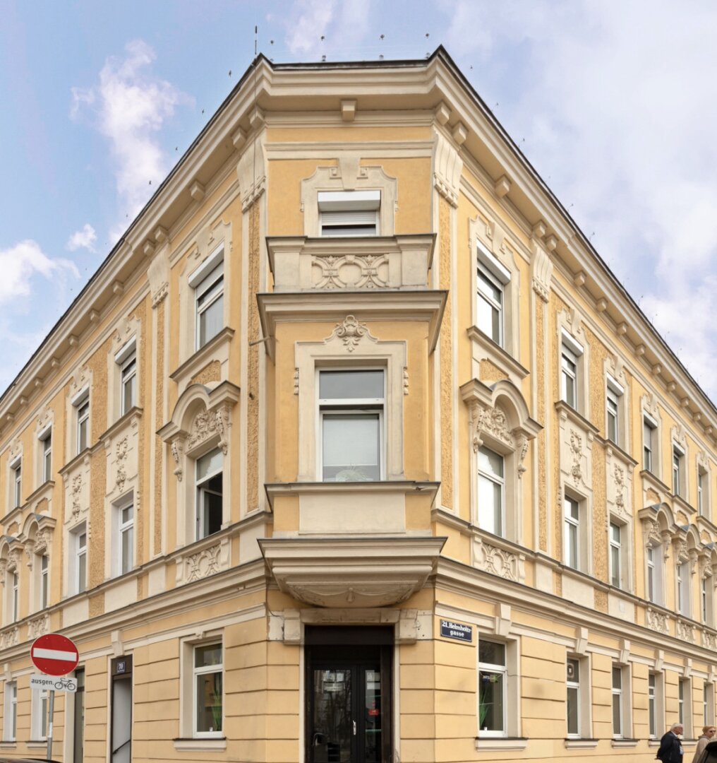 Rohdachboden in stilvollem Zinshaus mit 498 m2 erzielbarer Nutzfläche