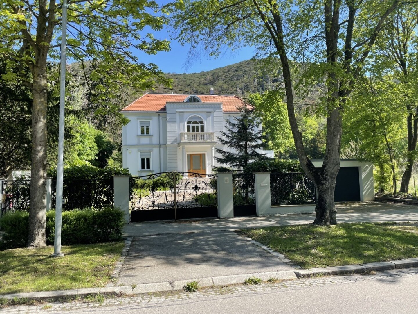 Villa in absoluter Grünruhelage im Helenenthal zu verkaufen