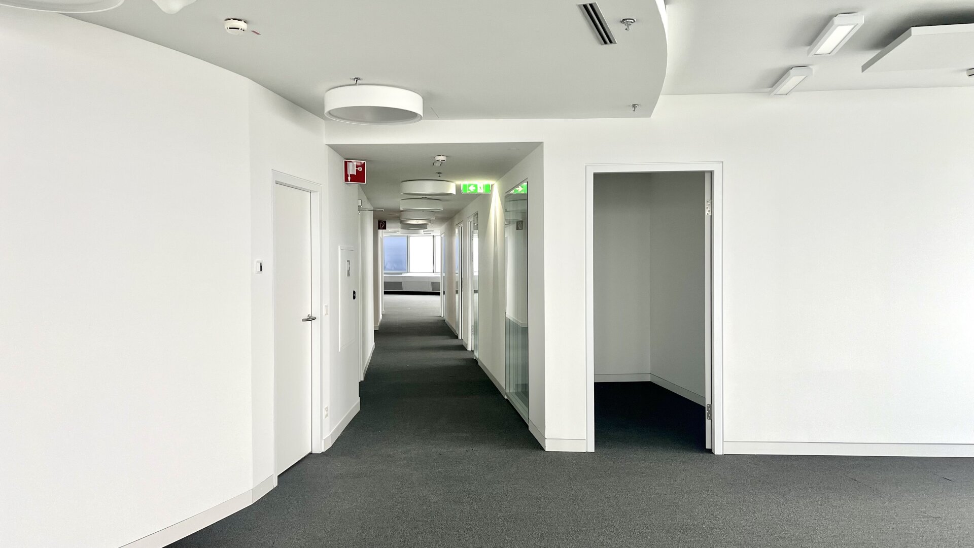 Traumhafte Büroflächen im Millennium Tower 27.OG