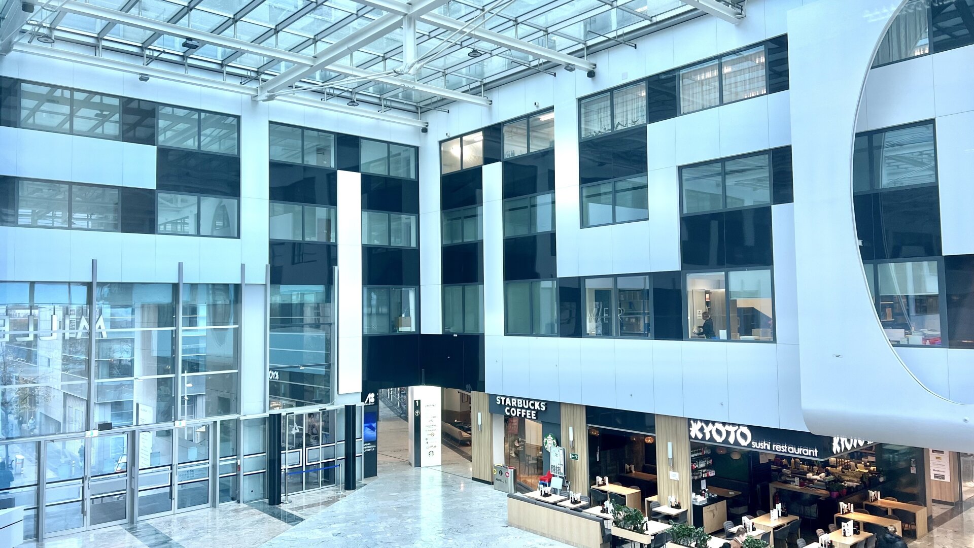 Traumhafte Büroflächen im Millennium Tower 27.OG