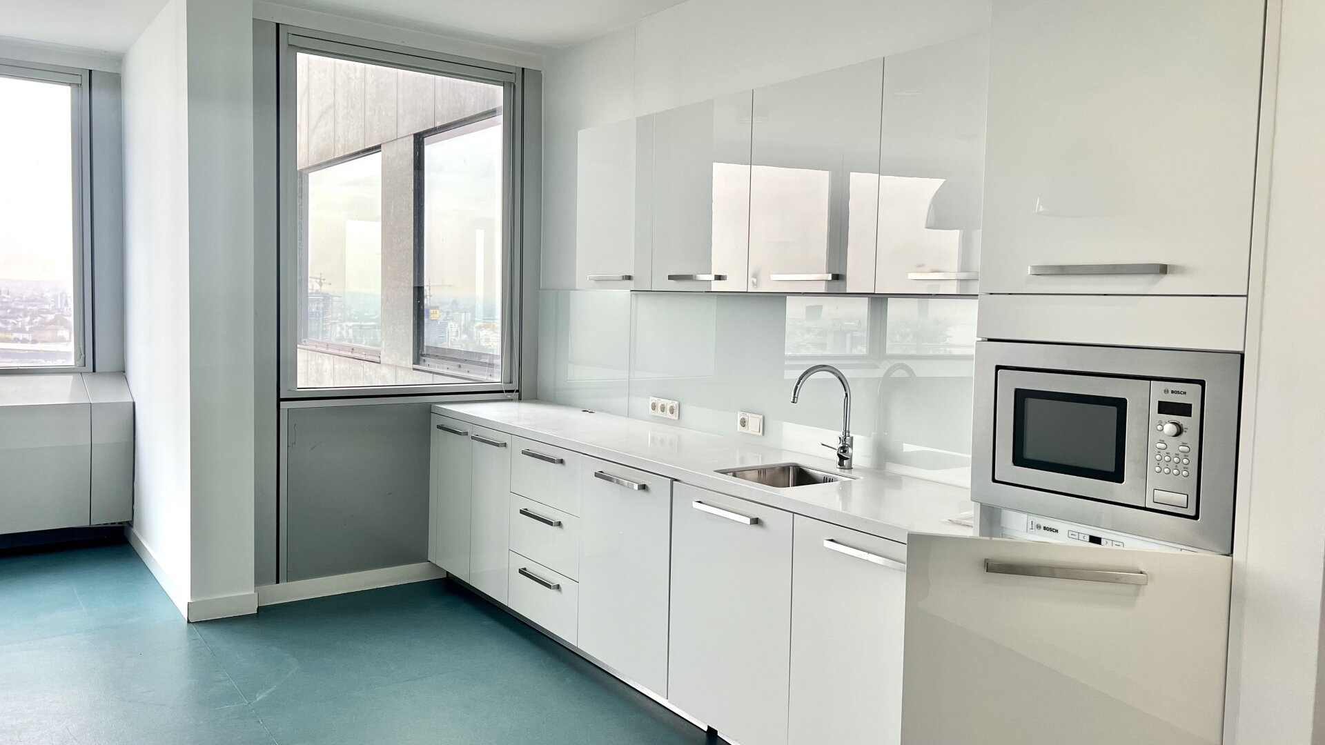 Traumhafte Büroflächen im Millennium Tower 27.OG