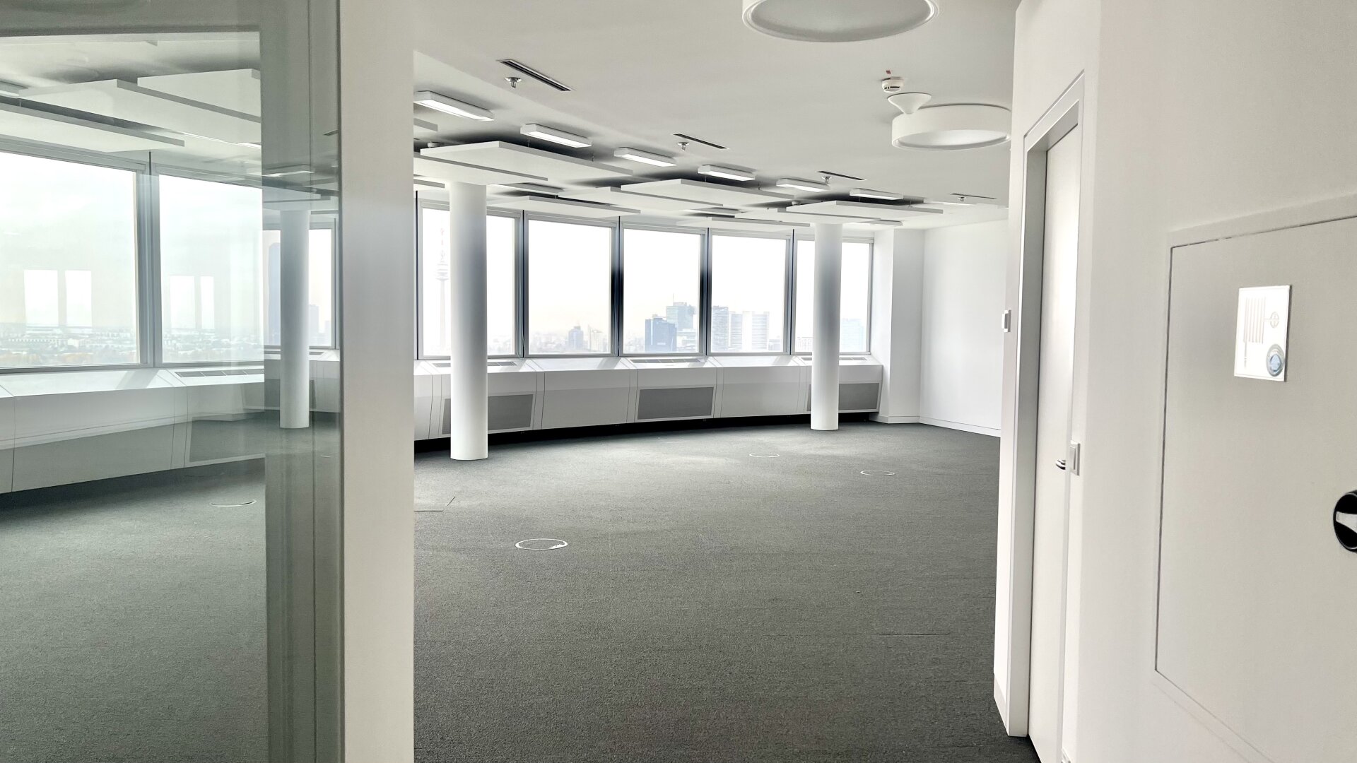 Traumhafte Büroflächen im Millennium Tower 27.OG