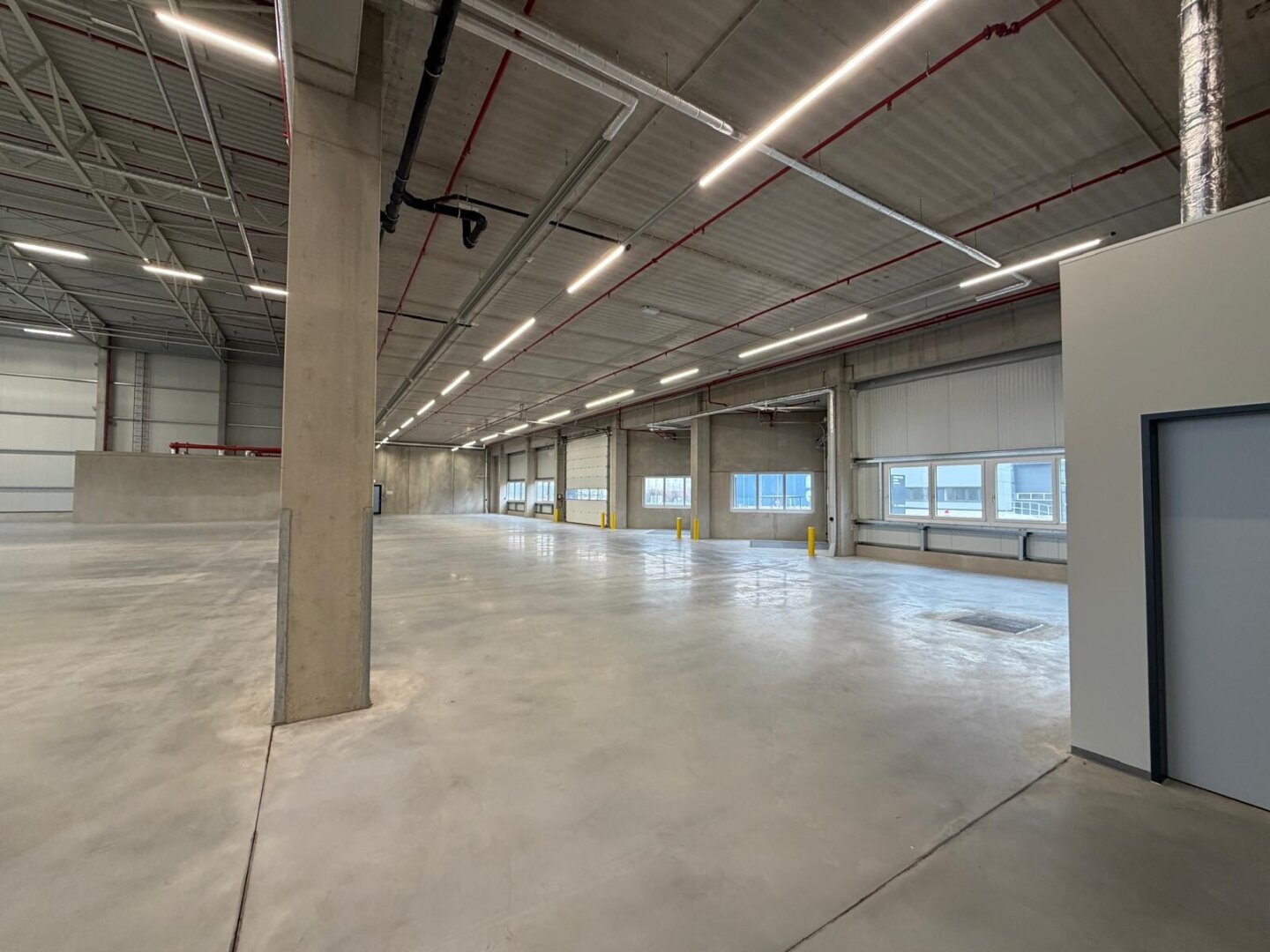 NEUBAU  - Produktions / Lagerhalle mit Büroflächen in Enns/Ennshafen zu vermieten – individuell und zukunftsorientiert