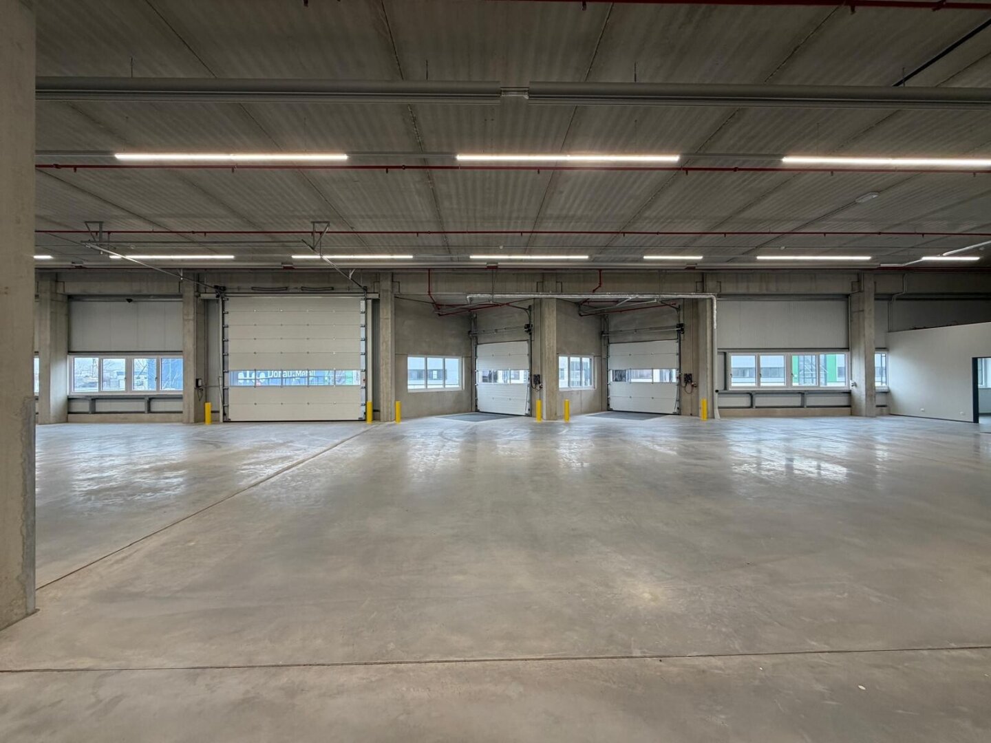 NEUBAU  - Produktions / Lagerhalle mit Büroflächen in Enns/Ennshafen zu vermieten – individuell und zukunftsorientiert