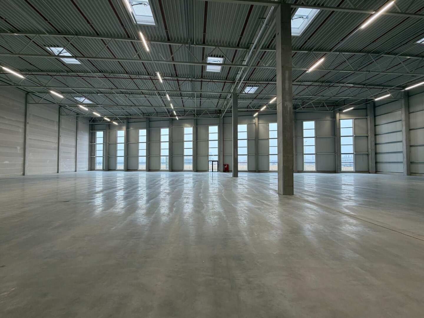 NEUBAU  - Produktions / Lagerhalle mit Büroflächen in Enns/Ennshafen zu vermieten – individuell und zukunftsorientiert