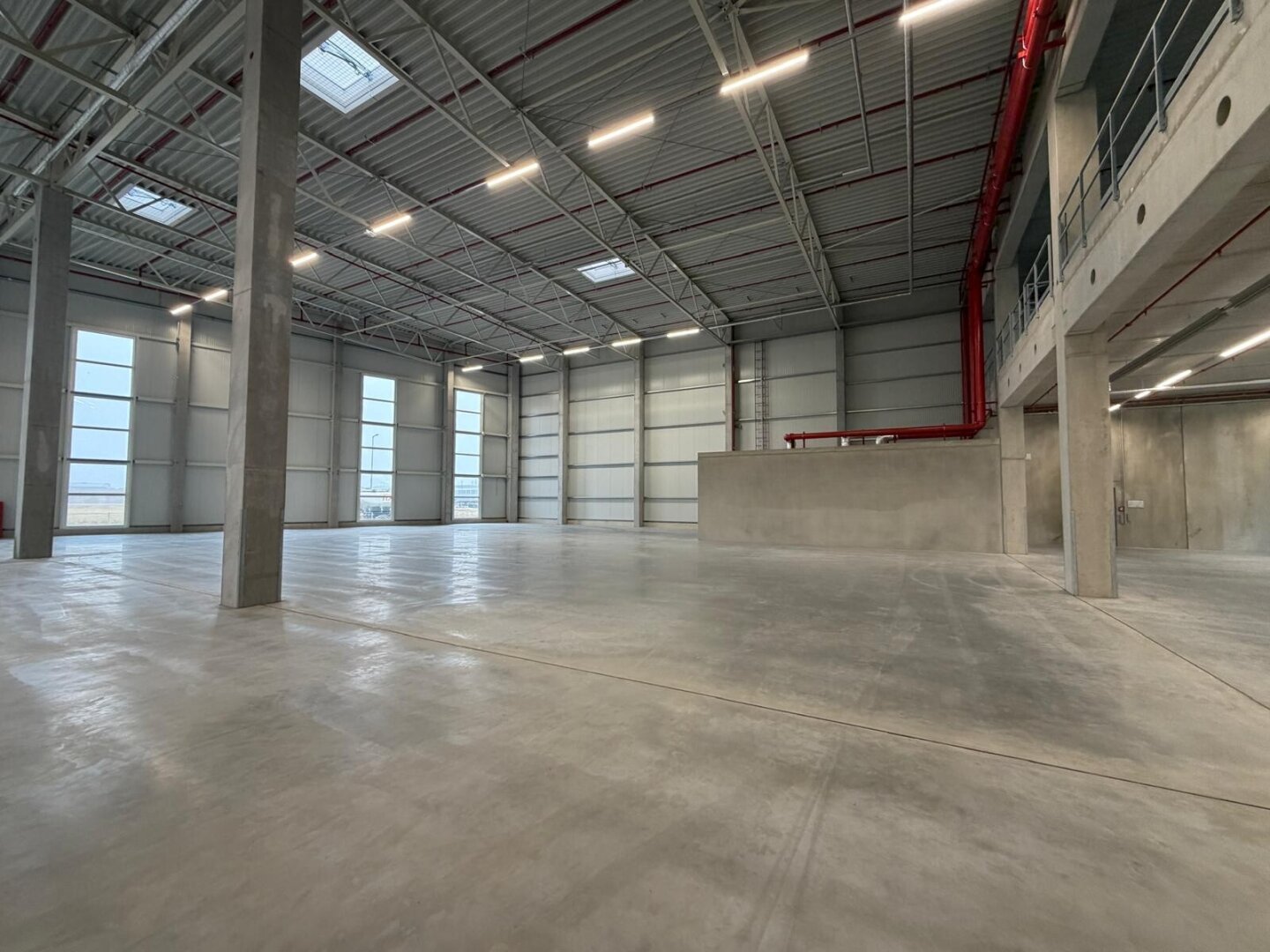 NEUBAU  - Produktions / Lagerhalle mit Büroflächen in Enns/Ennshafen zu vermieten – individuell und zukunftsorientiert