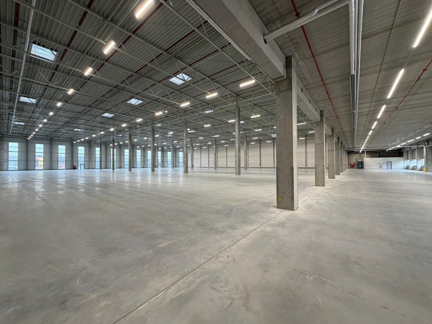 NEUBAU  - Produktions / Lagerhalle mit Büroflächen in Enns/Ennshafen zu vermieten – individuell und zukunftsorientiert