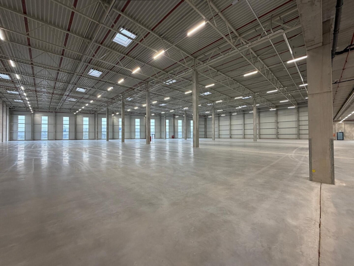 NEUBAU  - Produktions / Lagerhalle mit Büroflächen in Enns/Ennshafen zu vermieten – individuell und zukunftsorientiert