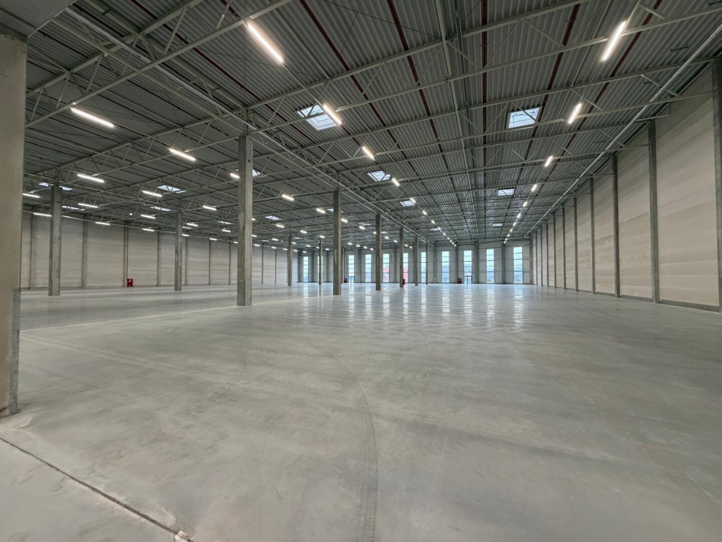 NEUBAU  - Produktions / Lagerhalle mit Büroflächen in Enns/Ennshafen zu vermieten – individuell und zukunftsorientiert