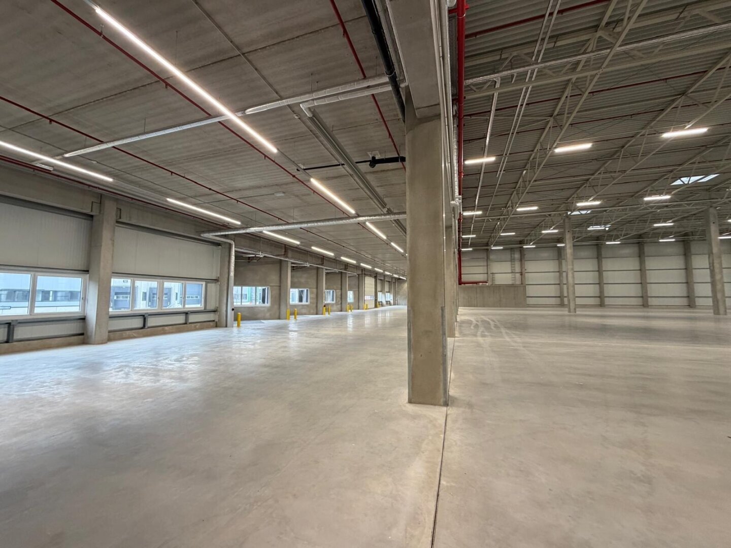 NEUBAU  - Produktions / Lagerhalle mit Büroflächen in Enns/Ennshafen zu vermieten – individuell und zukunftsorientiert