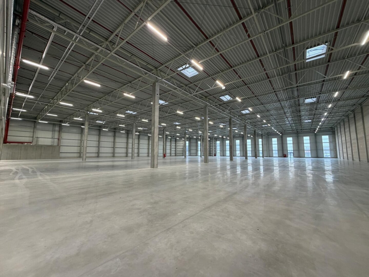 NEUBAU  - Produktions / Lagerhalle mit Büroflächen in Enns/Ennshafen zu vermieten – individuell und zukunftsorientiert