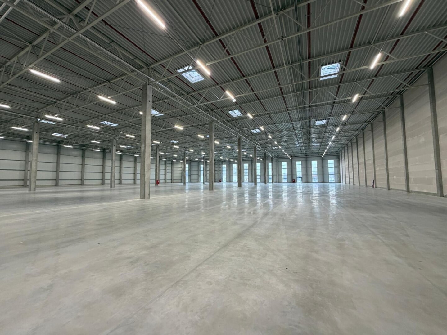 NEUBAU  - Produktions / Lagerhalle mit Büroflächen in Enns/Ennshafen zu vermieten – individuell und zukunftsorientiert