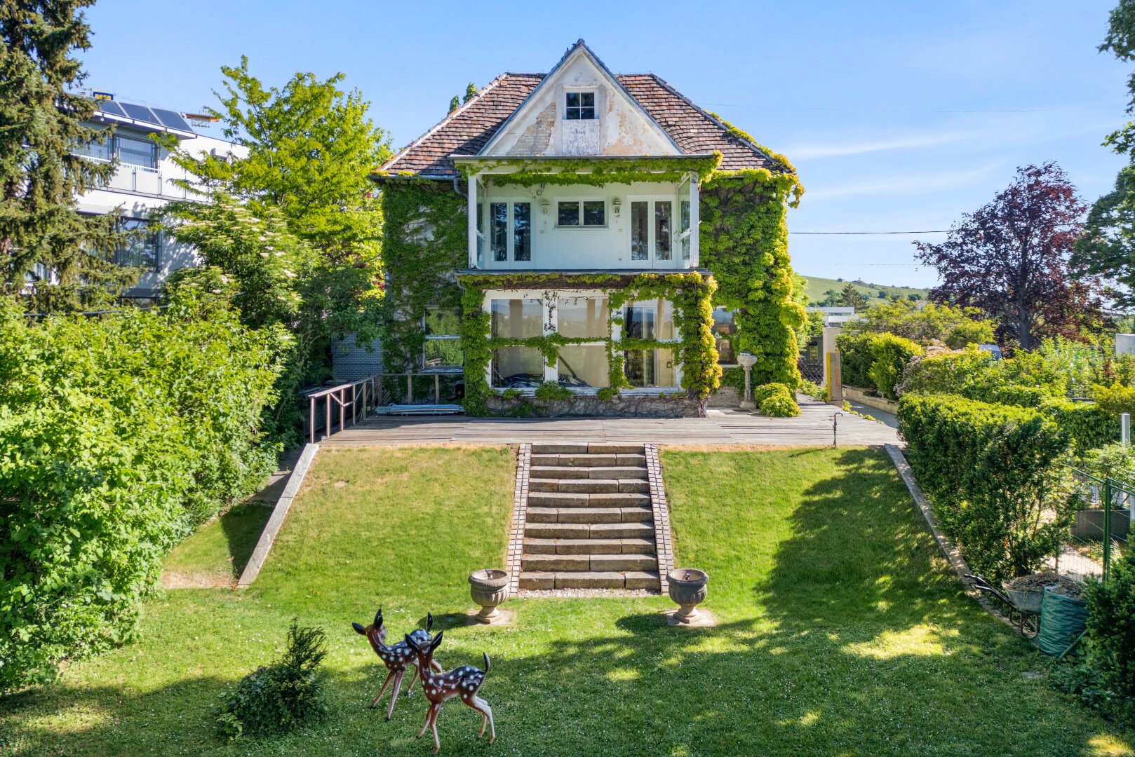 Wohnen mit Geschichte: Villa mit spektakulärer Aussicht im beliebten Grinzing!