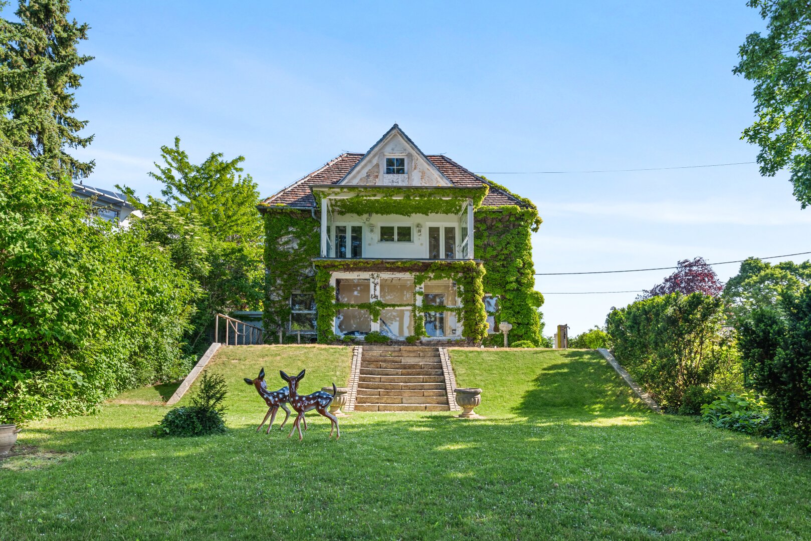 Wohnen mit Geschichte: Villa mit spektakulärer Aussicht im beliebten Grinzing!