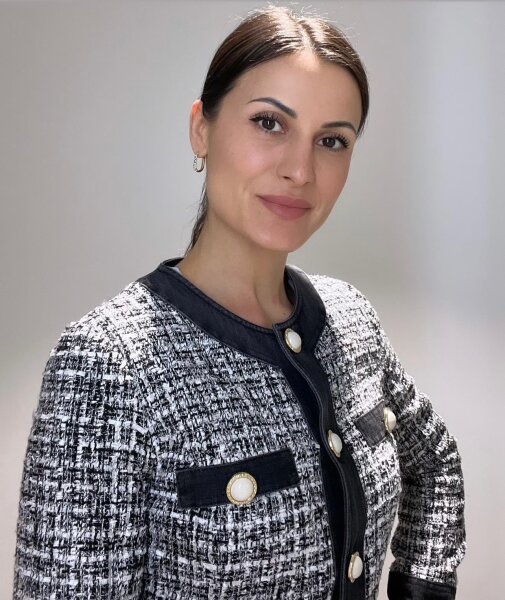 Frau Karyna Pirozhnikova
