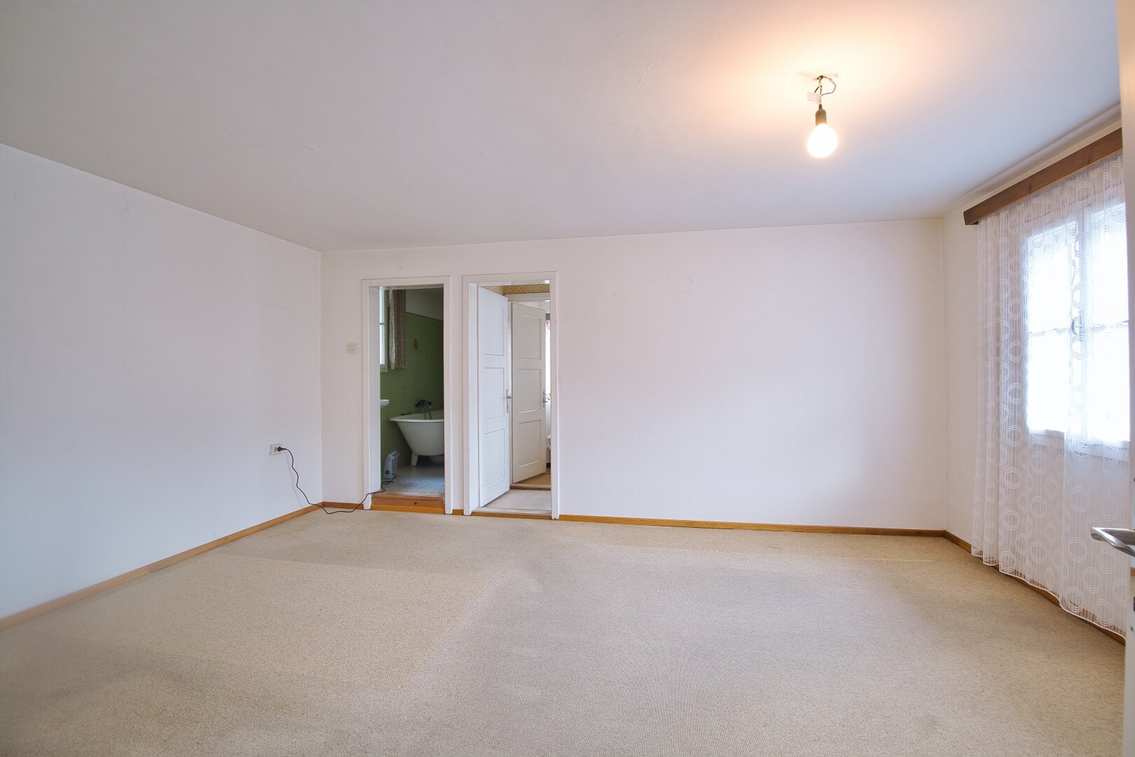 Exklusives Wohnen in idyllischer Lage mit Seeblick - Traumhaus in Hallstatt mit 7 Zimmern, Garten, Balkon und Stellplätzen.
