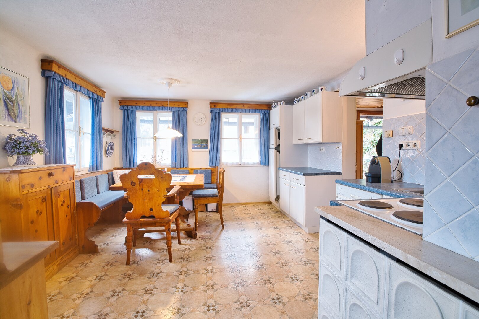 Exklusives Wohnen in idyllischer Lage mit Seeblick - Traumhaus in Hallstatt mit 7 Zimmern, Garten, Balkon und Stellplätzen.