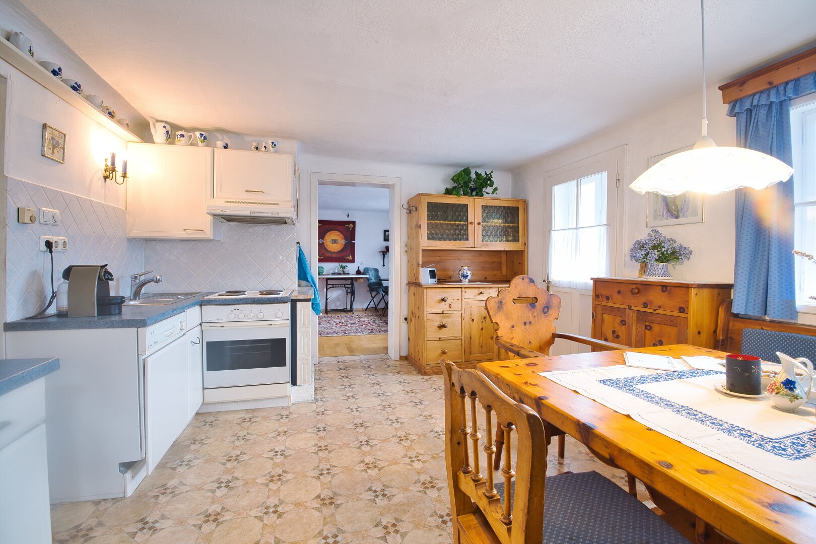 Exklusives Wohnen in idyllischer Lage mit Seeblick - Traumhaus in Hallstatt mit 7 Zimmern, Garten, Balkon und Stellplätzen.