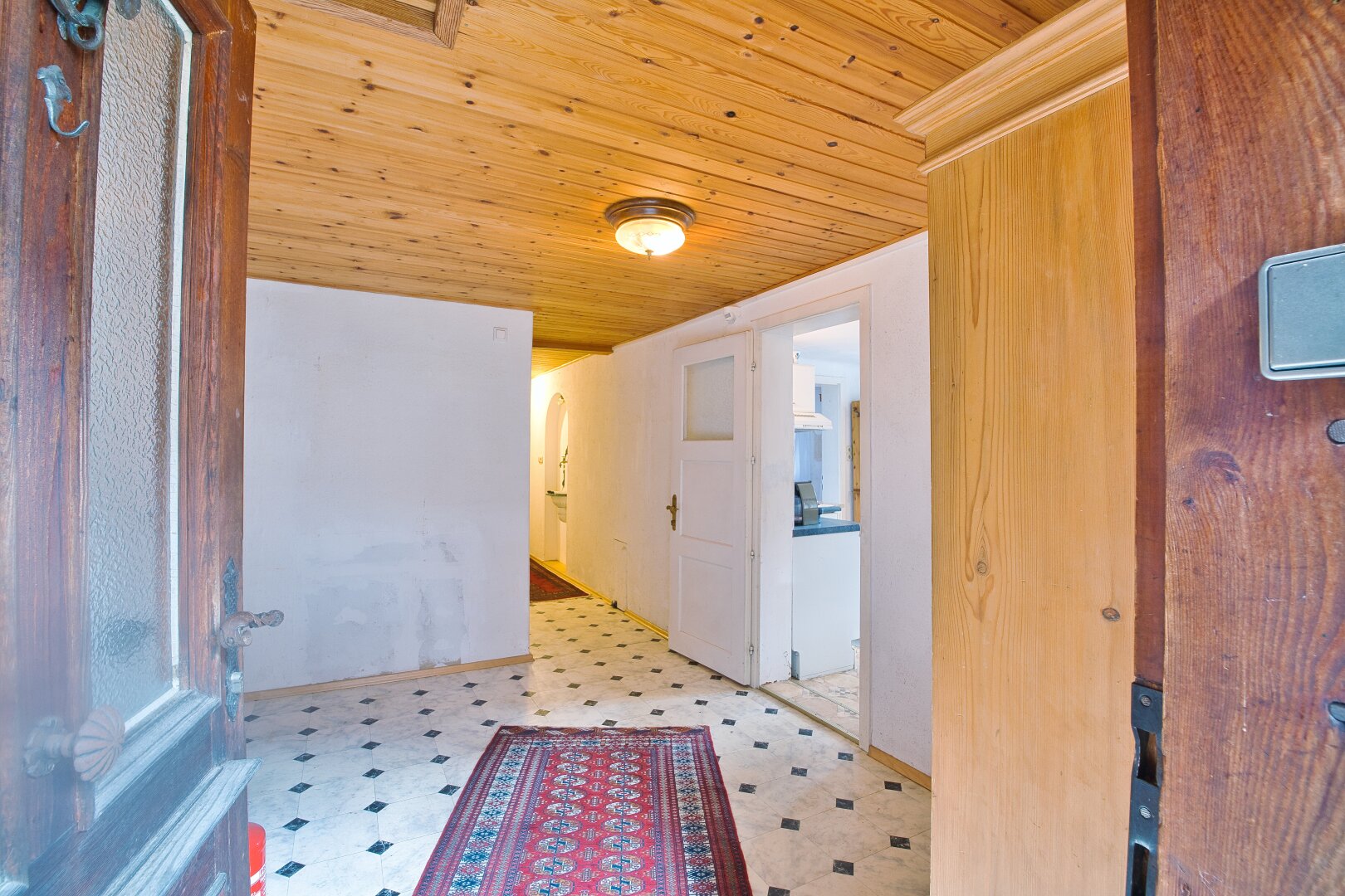Exklusives Wohnen in idyllischer Lage mit Seeblick - Traumhaus in Hallstatt mit 7 Zimmern, Garten, Balkon und Stellplätzen.