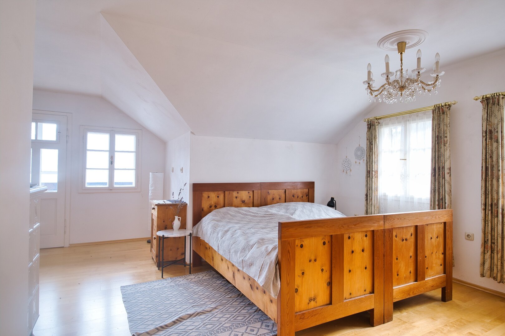 Exklusives Wohnen in idyllischer Lage mit Seeblick - Traumhaus in Hallstatt mit 7 Zimmern, Garten, Balkon und Stellplätzen.