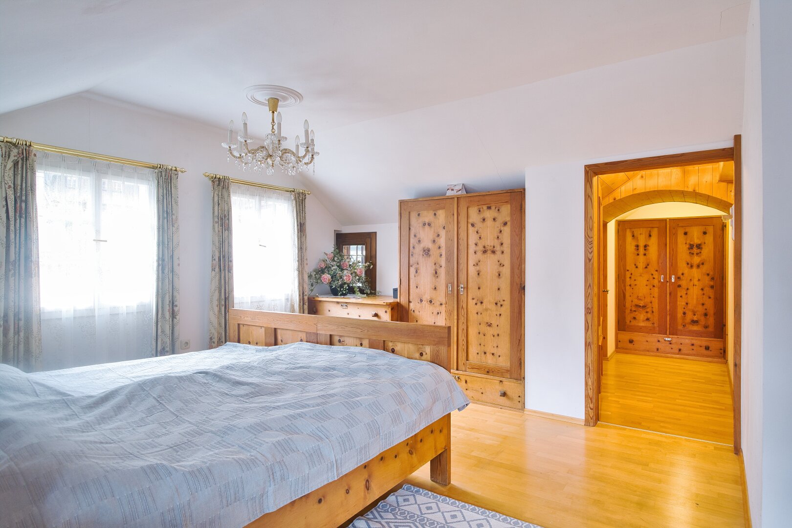 Exklusives Wohnen in idyllischer Lage mit Seeblick - Traumhaus in Hallstatt mit 7 Zimmern, Garten, Balkon und Stellplätzen.