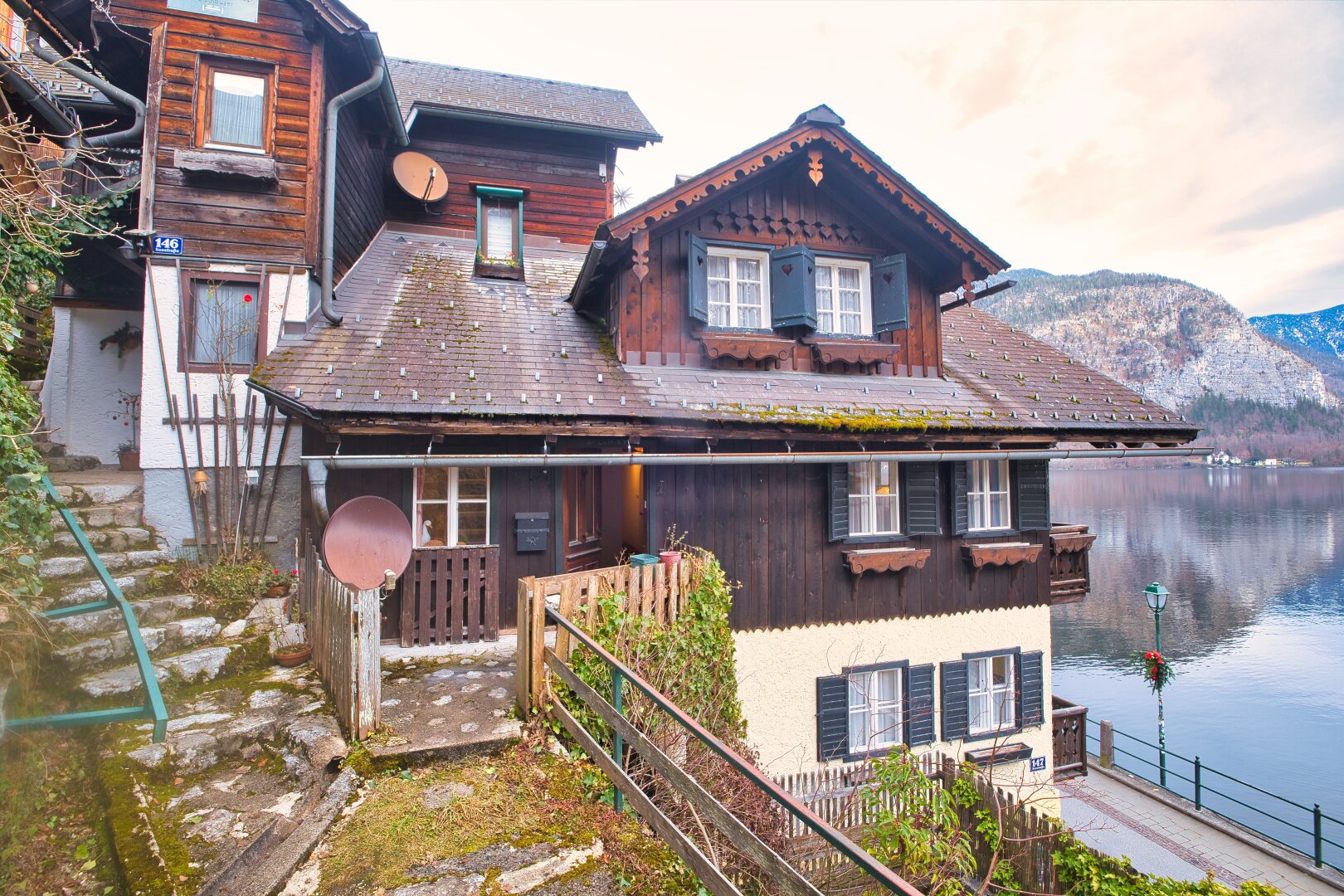 Exklusives Wohnen in idyllischer Lage mit Seeblick - Traumhaus in Hallstatt mit 7 Zimmern, Garten, Balkon und Stellplätzen.