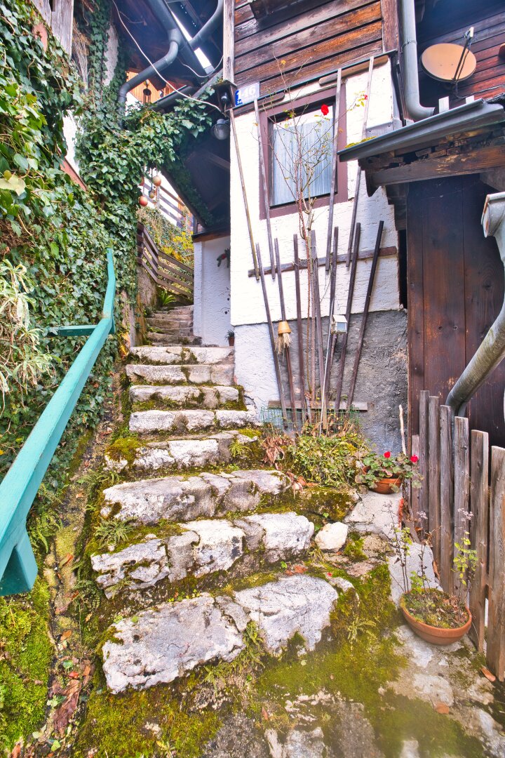 Exklusives Wohnen in idyllischer Lage mit Seeblick - Traumhaus in Hallstatt mit 7 Zimmern, Garten, Balkon und Stellplätzen.