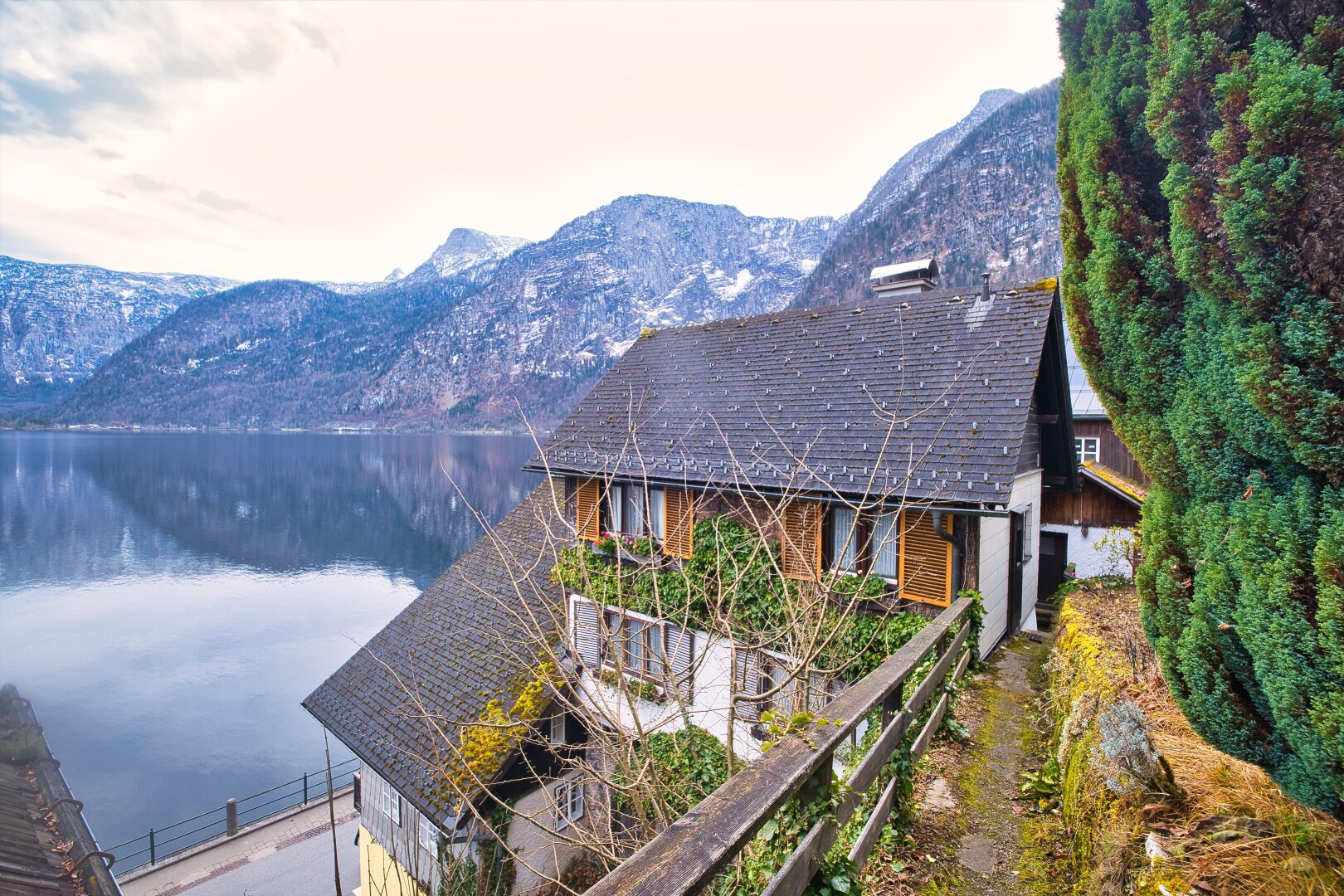 Exklusives Wohnen in idyllischer Lage mit Seeblick - Traumhaus in Hallstatt mit 7 Zimmern, Garten, Balkon und Stellplätzen.