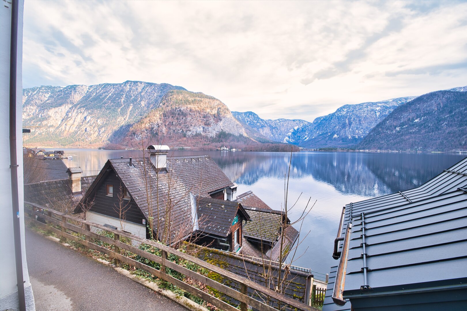Exklusives Wohnen in idyllischer Lage mit Seeblick - Traumhaus in Hallstatt mit 7 Zimmern, Garten, Balkon und Stellplätzen.