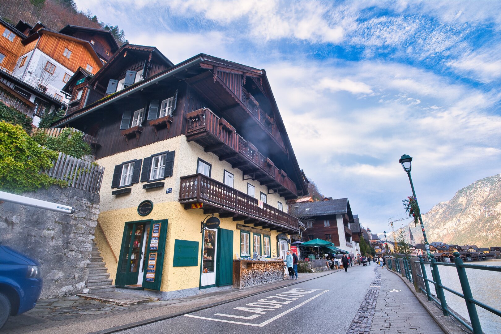 Exklusives Wohnen in idyllischer Lage mit Seeblick - Traumhaus in Hallstatt mit 7 Zimmern, Garten, Balkon und Stellplätzen.
