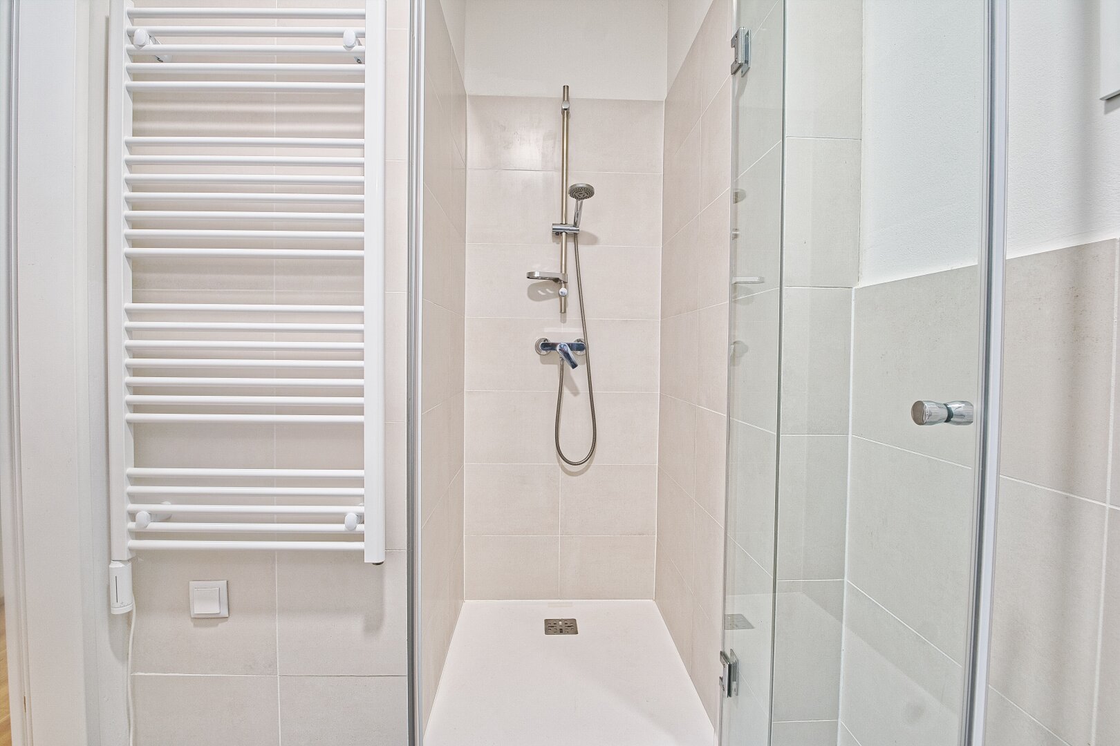 möblierte Apartments zur Kurzzeitmiete (2-12 Monate) / furnished apartments for short-term rental (2-12 months)