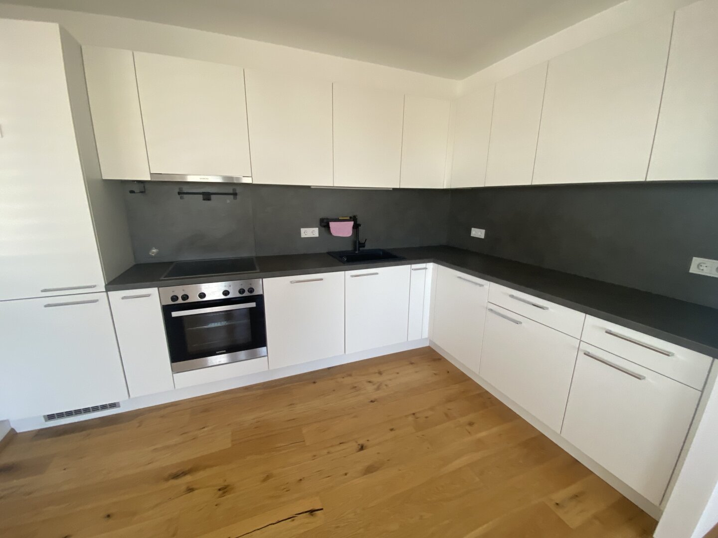 Aktionspreis! Charmante 3-Zimmer-Wohnung mit Balkon, Küche & Stellplatz – ab sofort verfügbar