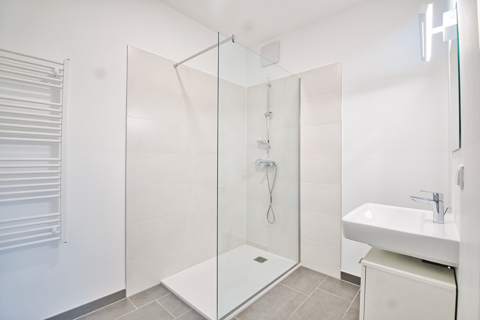 möblierte Apartments zur Kurzzeitmiete (2-12 Monate) / furnished apartments for short-term rental (2-12 months)
