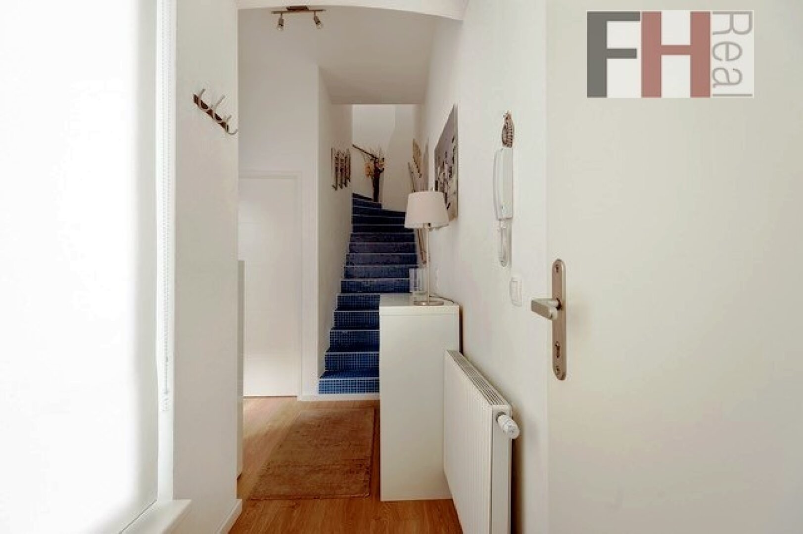 Elegante, topsanierte Maisonettewohnung in bester Neubauer Lage !!