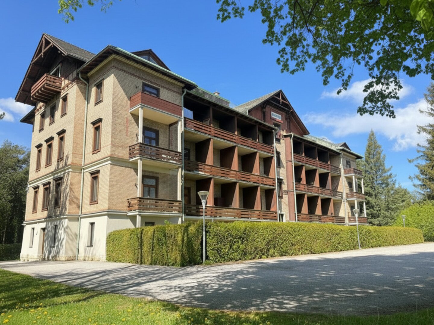 2 Zimmer Eigentumswohnung in historischer Villa "Waldhof" am Semmering mit Grünblick