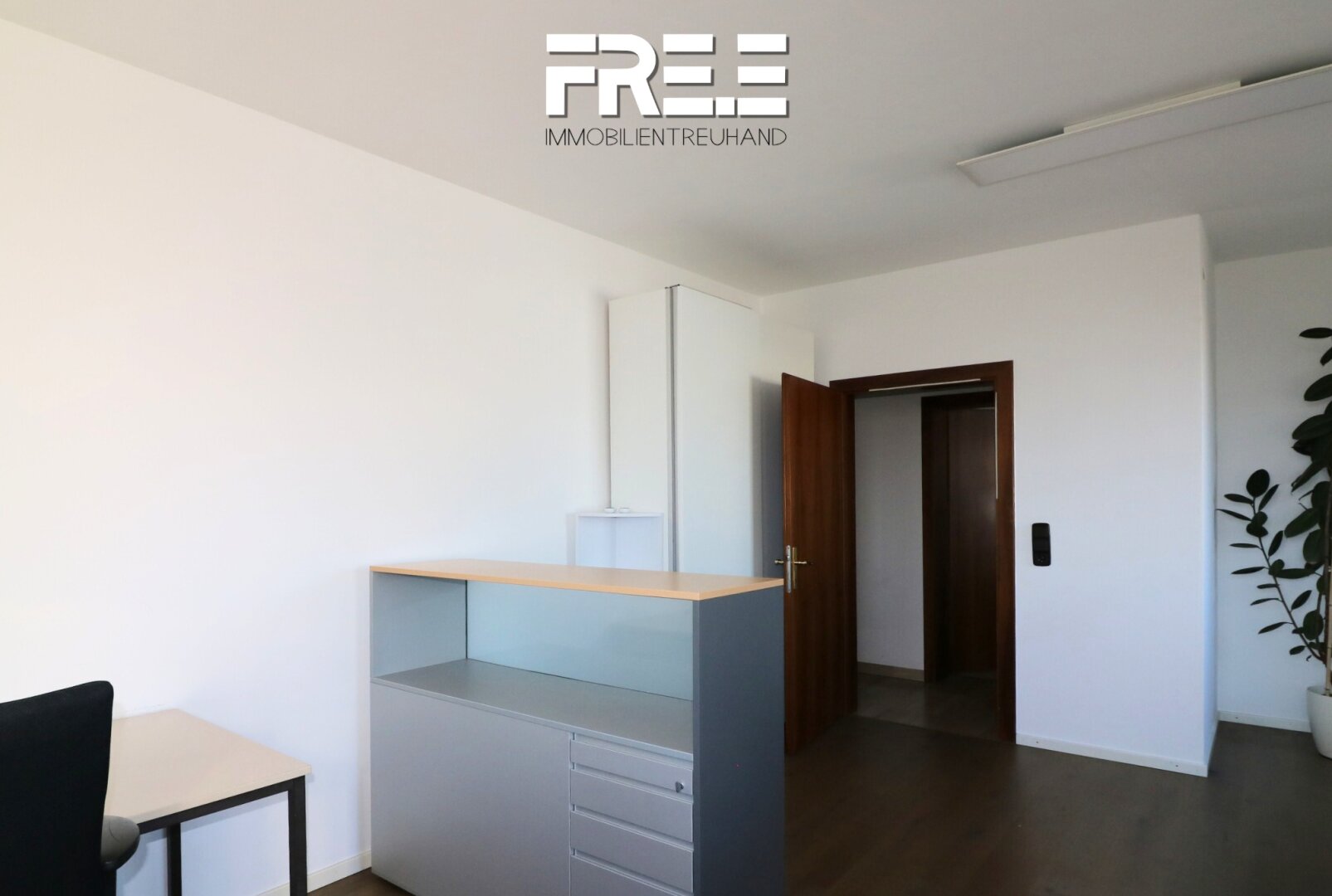 BEREIT FÜR DIE GRÜNDUNG? HIER SCHON! | Modernes Büro ca. 26m² mit Stellplatz in Melk
