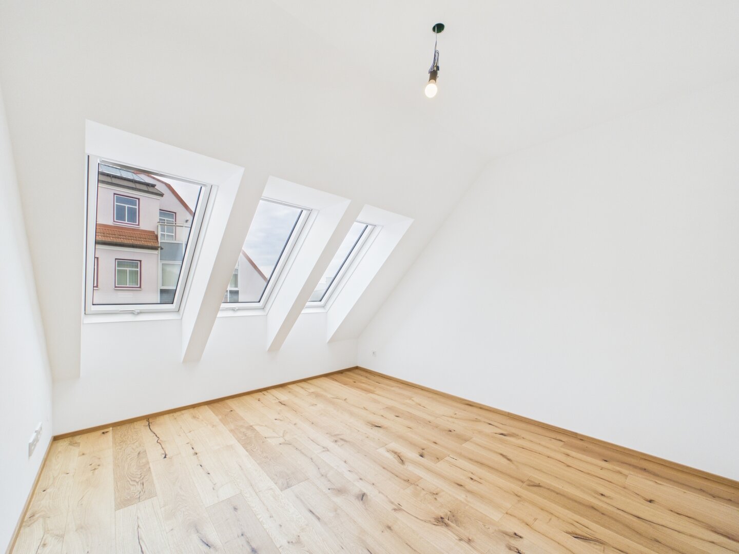 MIETE ERSTBEZUG  - Dachgeschosswohnung im Stadtzentrum von Zwettl  74,67 m² Nutzfläche