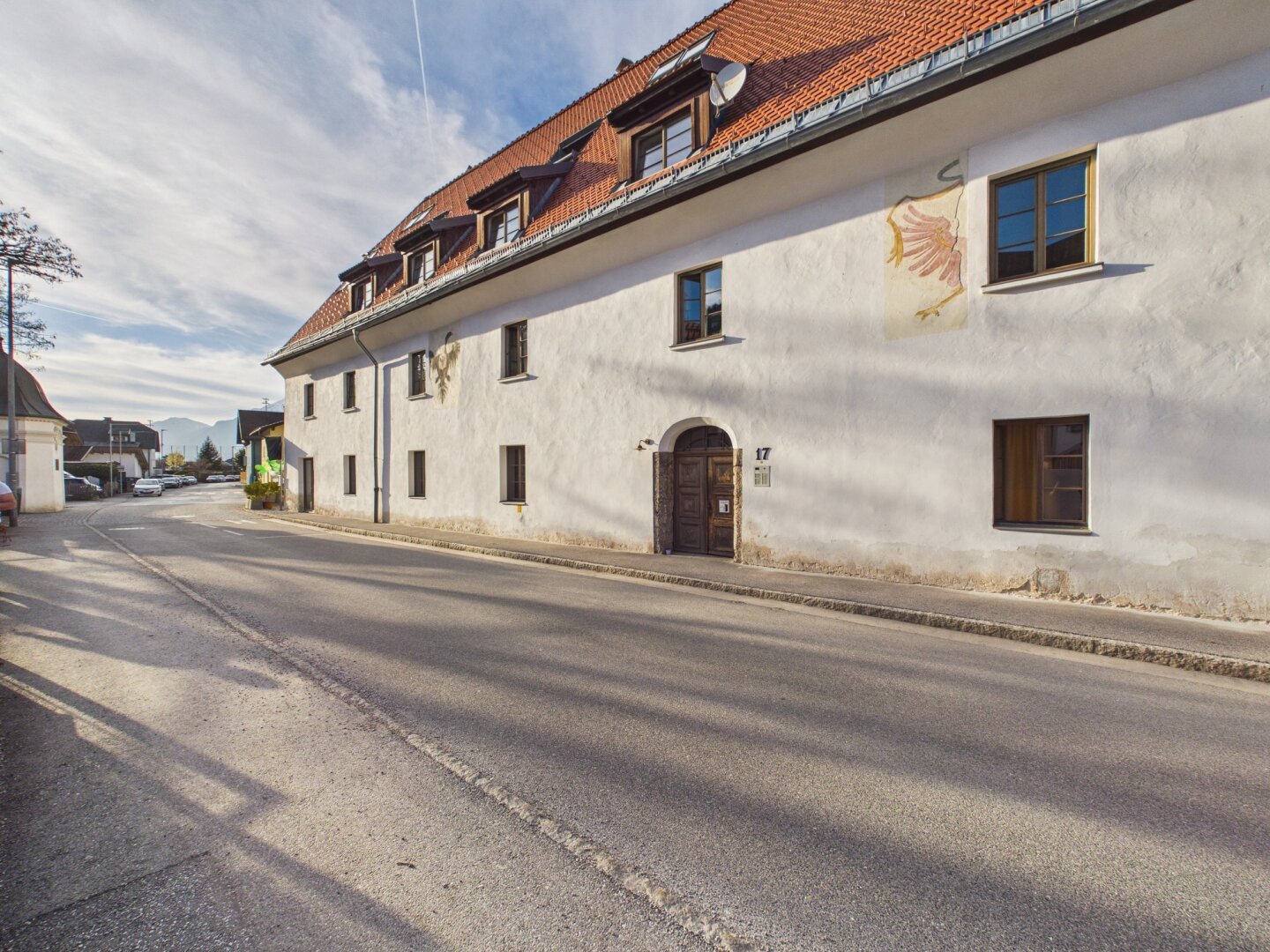 Seitenasicht und Haupteingang - Pic 1