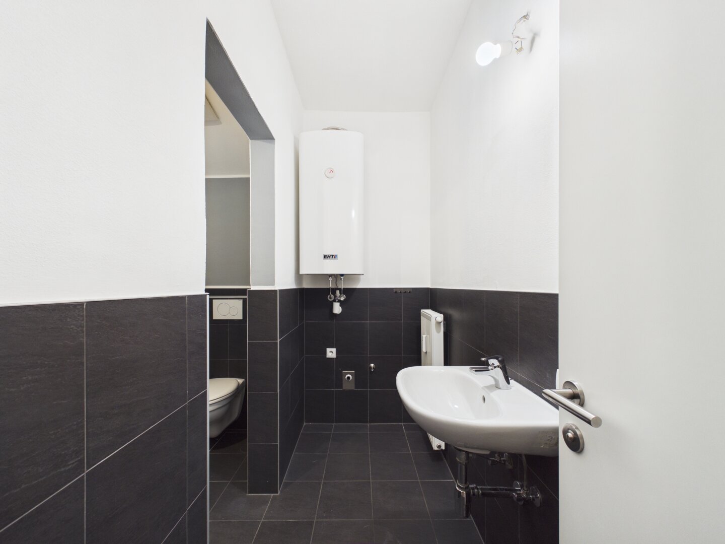 T14 - Blick ins Badezimmer