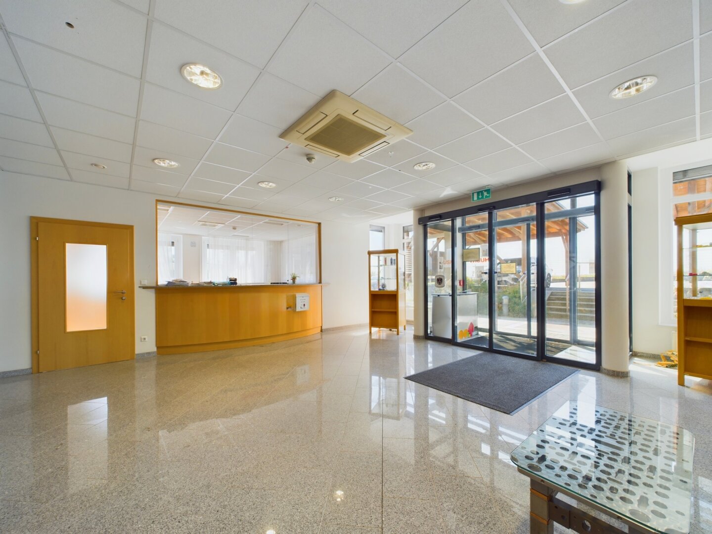 € 3,00/m² – 9.761 m² Gewerbe - Büro, Produktion u. Lager. Top Zustand. Sofort beziehbar